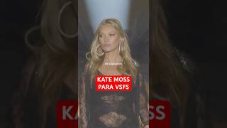 Kate Moss desfilando na Victoria’s Secret Fashion Show [upl. by Stacee]