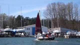 HABER 660C4 self course keeping yacht Sailing to the harbor with mainsail and jib and no rudder [upl. by Arretahs]