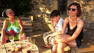 Peggy et sa famille optent pour le gîte rural en Ardèche [upl. by Sucramel]