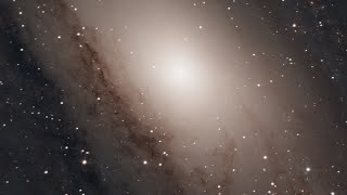 Zoom dans la galaxie dAndromède M31 [upl. by Toland300]