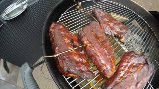 Spare Ribs van de houtskool grill [upl. by Aselehc]