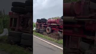 Ashok leyland 10 wheel lorry accident with load 🚛Driver safe ashokleyland loading [upl. by Seltzer]