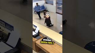 A 70yearold woman repeatedly bowed in gratitude at the police station [upl. by Nosnhoj]