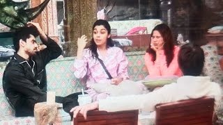 ISHA SINGH NE LAGAI AVINASH MISHRA KO FATKAR BIGBOSS18LIVEUPDATE [upl. by Uamak]