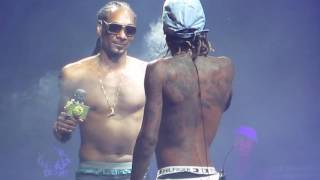 WIZ KHALIFA VS SNOOP DOGG SMOKING CONTEST LIVE ON STAGE [upl. by Ynettirb94]