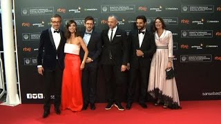 Las estrellas desfilaron por la alfombra roja en el inicio del festival de cine de San Sebastián [upl. by Eyla]