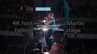 El cantante Chris Martin de Coldplay cae del escenario durante un concierto en Australia [upl. by Anam324]