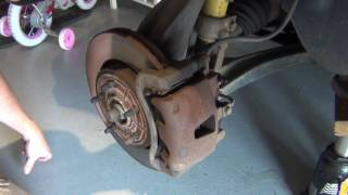 2005 Jeep Grand Cherokee WK  Front Brake Fluid Change [upl. by Eisiam]