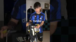 Cosa fa un’interista con la maglia della Juve 🤢 calcio futbol football soccer [upl. by Eninahpets]