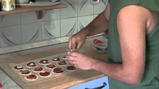 Video Ricetta Pizzette di Pasta Sfoglia [upl. by Balsam]