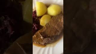 Rinderbraten mit Kartoffeln 🥔 und Apfelrotkohl 😊👨‍🍳❤️ [upl. by Razaele981]