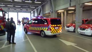 Uitruk brandweer Antwerpen gefilmd vanuit de kazerne 15042017 [upl. by Benedetto441]