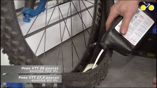 Tuto vélo  Monter un pneu tubeless  Materielvelocom [upl. by Eenahs]