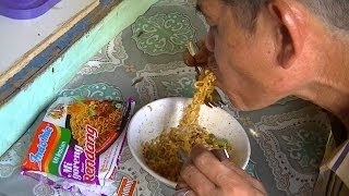 Jakarta Street Food 345 Indomie Fried Beef Caramelyzed Curry Indomie Goreng Rendang [upl. by Anreval571]