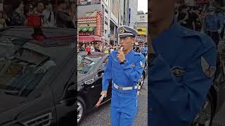 観客からの「お兄さん、ありがとう」に笑顔で、応える粋な警察官👮🚨、新宿交通安全パレード [upl. by Niwle]