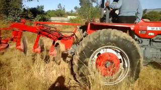 TRACTORES AGRICOLAS CON ARADO DE DISCOS EN VENTA BOLIVIA [upl. by Nilesoj]