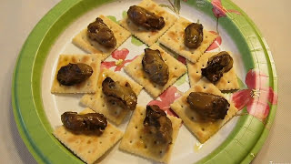 eat Canned Smoked Oyster with Saltine Crackers [upl. by Jensen]