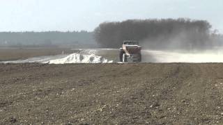 Faszination Moderne Landwirtschaft So arbeiten Landwirte heute Dünger Streuen Folge 4 [upl. by Tammara]