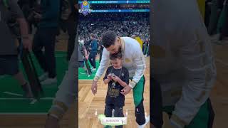 Jayson Tatum y su hijo recibiendo el anillo de campeón 💍🏆 shorts nba celtics boston champions [upl. by Nel801]