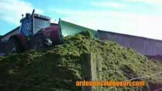 Ensilage de lherbe 2008 Partie 2 [upl. by Chemarin36]