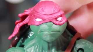 Teenage Mutant Ninja Turtles 2014 Movie Raphael Basic Action Figure Toy Review [upl. by Pavlov]