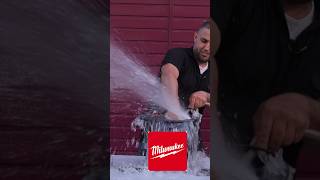 Gereedschap Review De waterbestendigheid van de Milwaukee M18FPD3 Schroefmachine testen [upl. by Ariew]