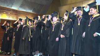 Lanzamiento de birretes en graduación Discovery 2016 [upl. by Lemor797]