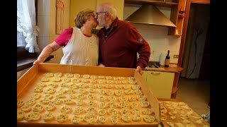 LE CARTELLATE PUGLIESI DOLCE TIPICO NATALIZIO  RICETTA DELLA Nonna Maria [upl. by Colier]