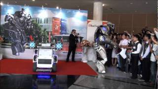 Tinhtevn  Titan Robot tại Metalex Vietnam 2011 [upl. by Yerahcaz580]