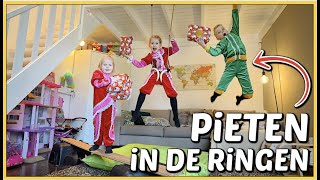 SLiNGERENDE PiETEN MET PAKJES DOOR DE KAMER 🎁  pieten spelletjes  Bellinga Vlog 2640 [upl. by Westmoreland]