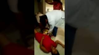 Mujer tiene a su bebé en el baño de Hospital de Comalcalco en Tabasco [upl. by Rifkin733]