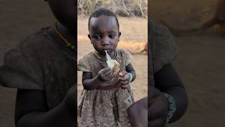 Wow Thats incredible See how Hadza women feeding her little baby🍼😋‼️hadzabetribe foodvillagelife [upl. by Nylyahs]