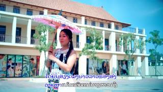 ສາວມົ້ງ ບ່າວລາວ Nkauj Hmoob Vauv Nplog  Kab Qwj Kwm [upl. by Yukio]