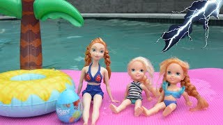 Anna and Elsa Toddlers Swimming Pool  Nature and Princesses  Barbie Dory Floaties Toys Dolls Hunt [upl. by Einnoc113]