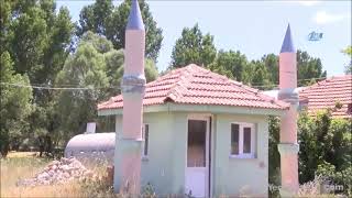 Worlds smallest mosque la plus petite mosquée au monde Xhamia me e vogel smallestmosque [upl. by Atiz]