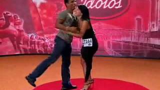 Aline Moreira dança com Jon Secada  Ídolos 2009 [upl. by Prosperus501]