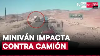 Arequipa minivan invade carril y ocasiona accidente [upl. by Lahtnero802]